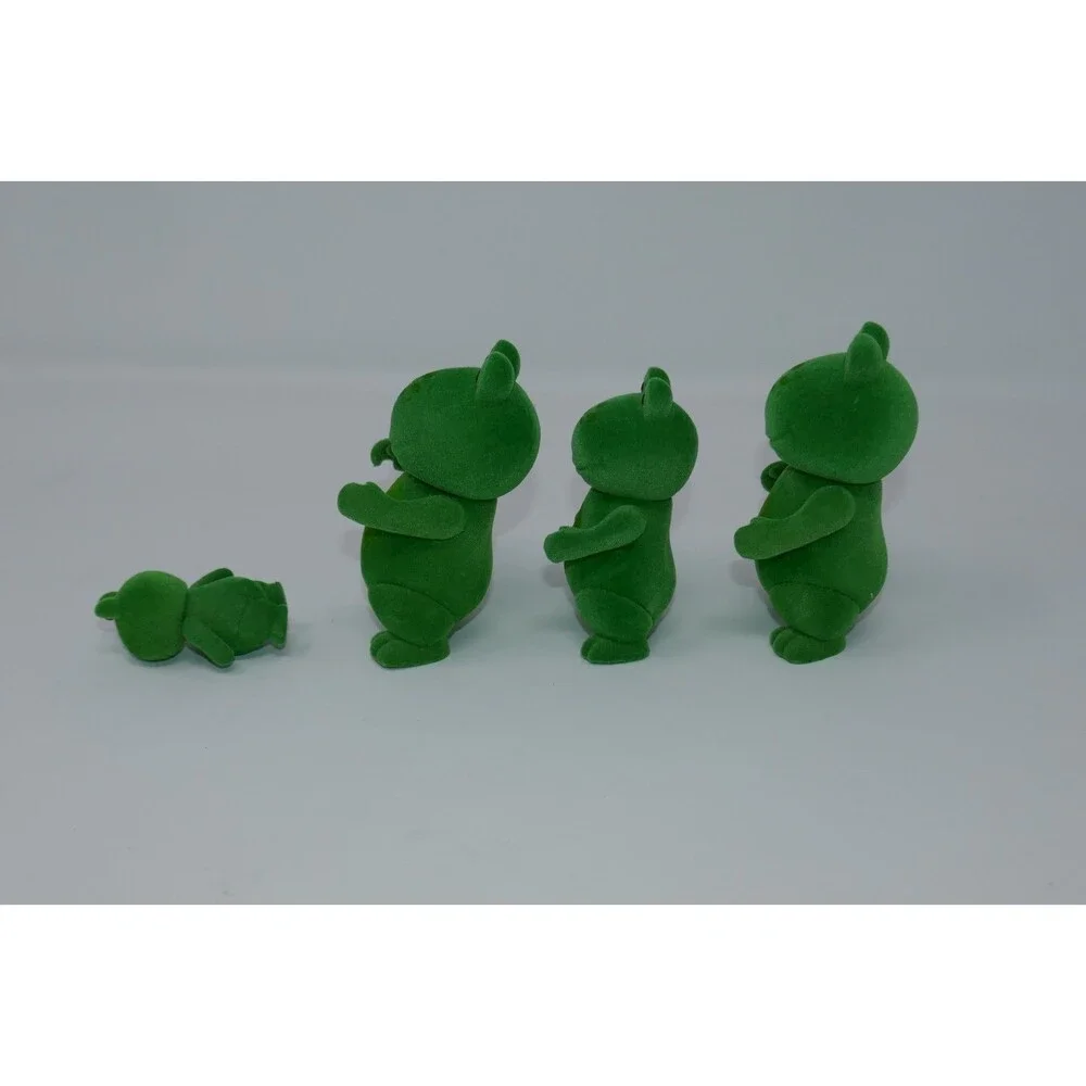 Li'l Woodzeez Croakalily Frog Family Figures Set of 4 w/Clothing